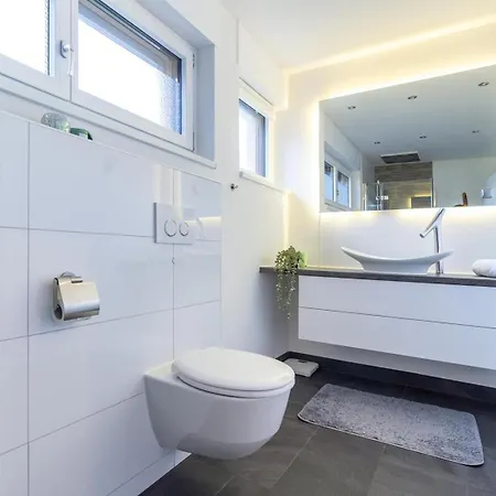 Lakeside Pool Paradise Gambarogno