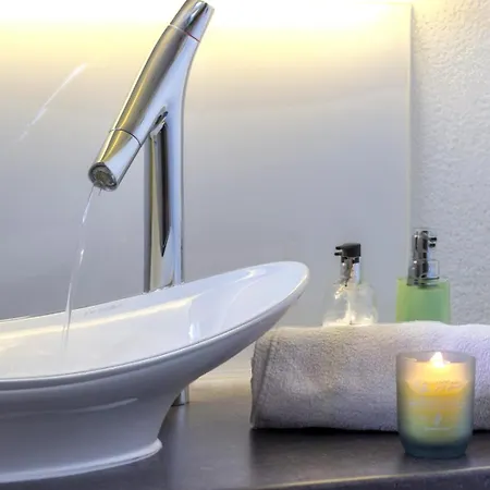 アパート Lakeside Pool Paradise Gambarogno