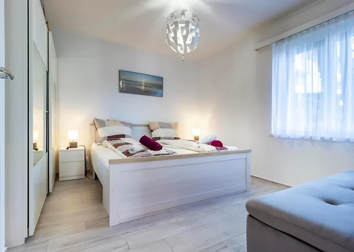 Lakeside Pool Paradise Apartament *