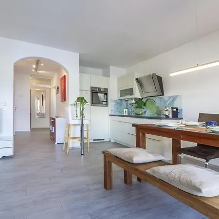 Lakeside Pool Paradise Appartement