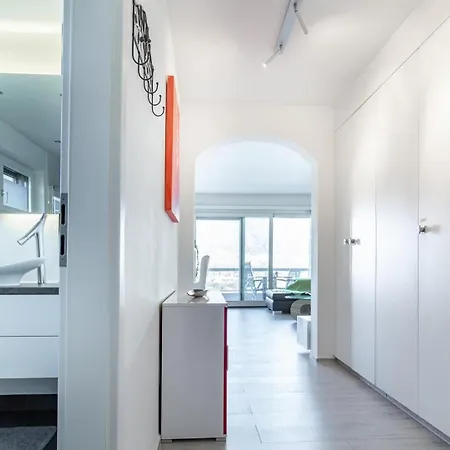 Lakeside Pool Paradise *