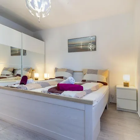 Lakeside Pool Paradise Gambarogno