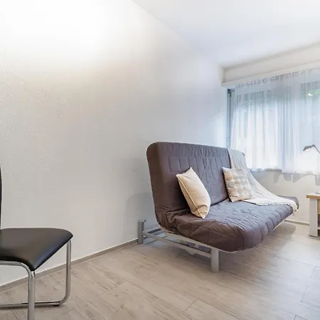 Lakeside Pool Paradise