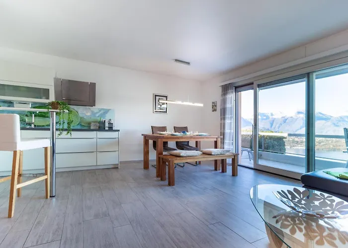 Lakeside Pool Paradise Gambarogno