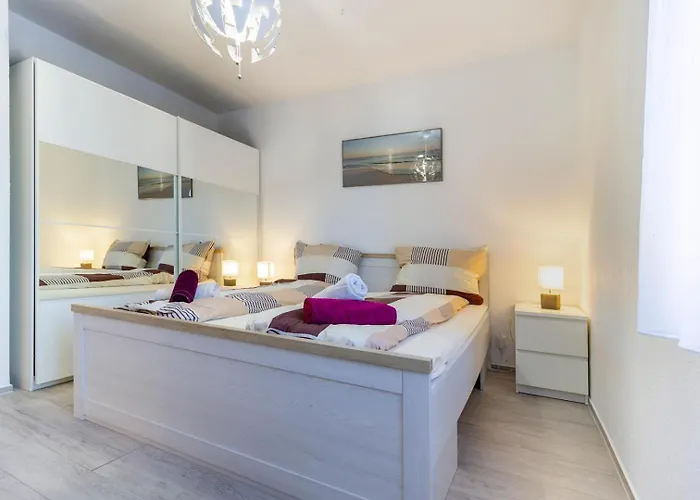 Lakeside Pool Paradise Gambarogno