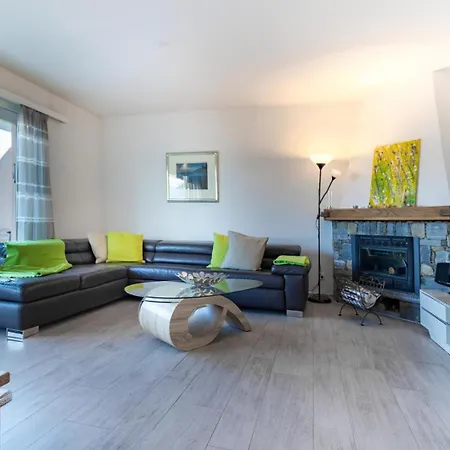 Lakeside Pool Paradise *