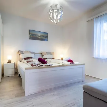 Lakeside Pool Paradise アパート *