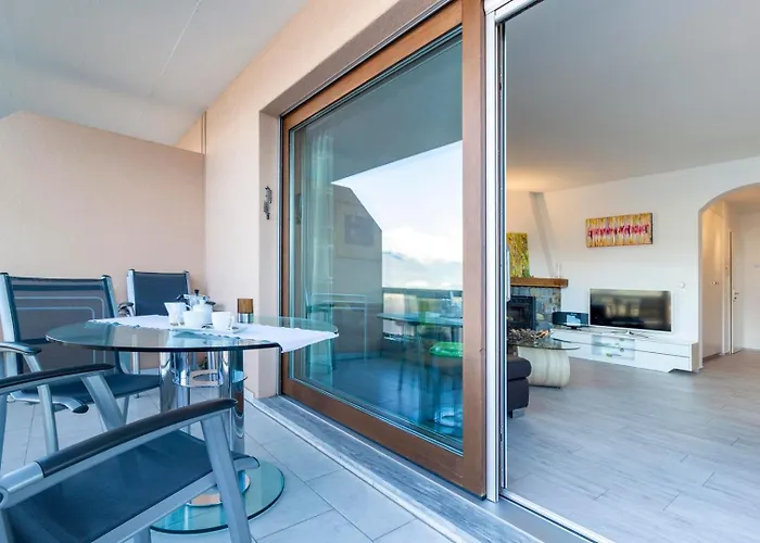 Lakeside Pool Paradise